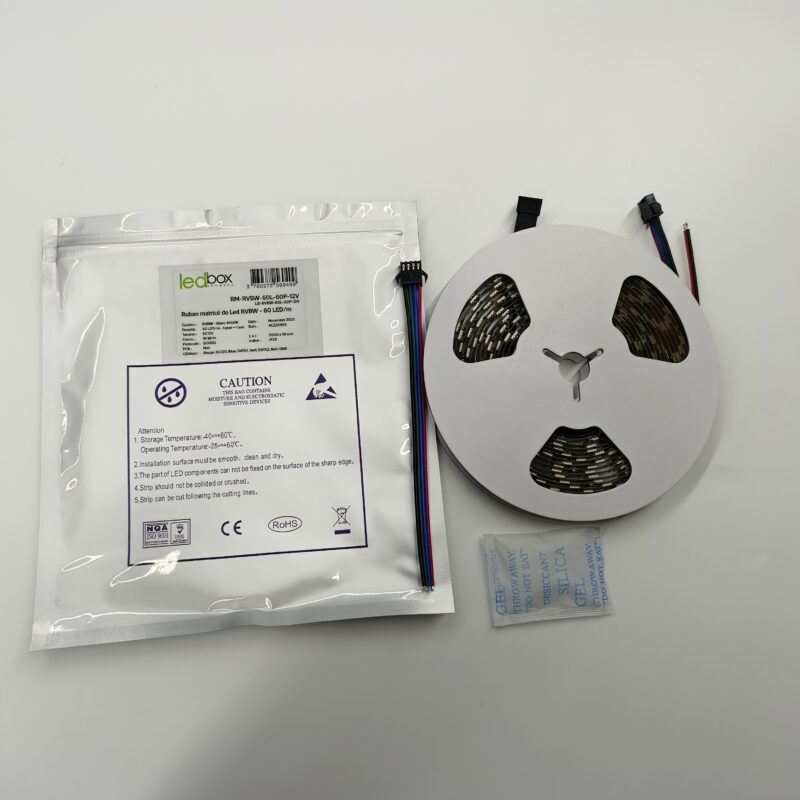 Ruban RM-RVBW-60L-60P-12V avec sa pochette