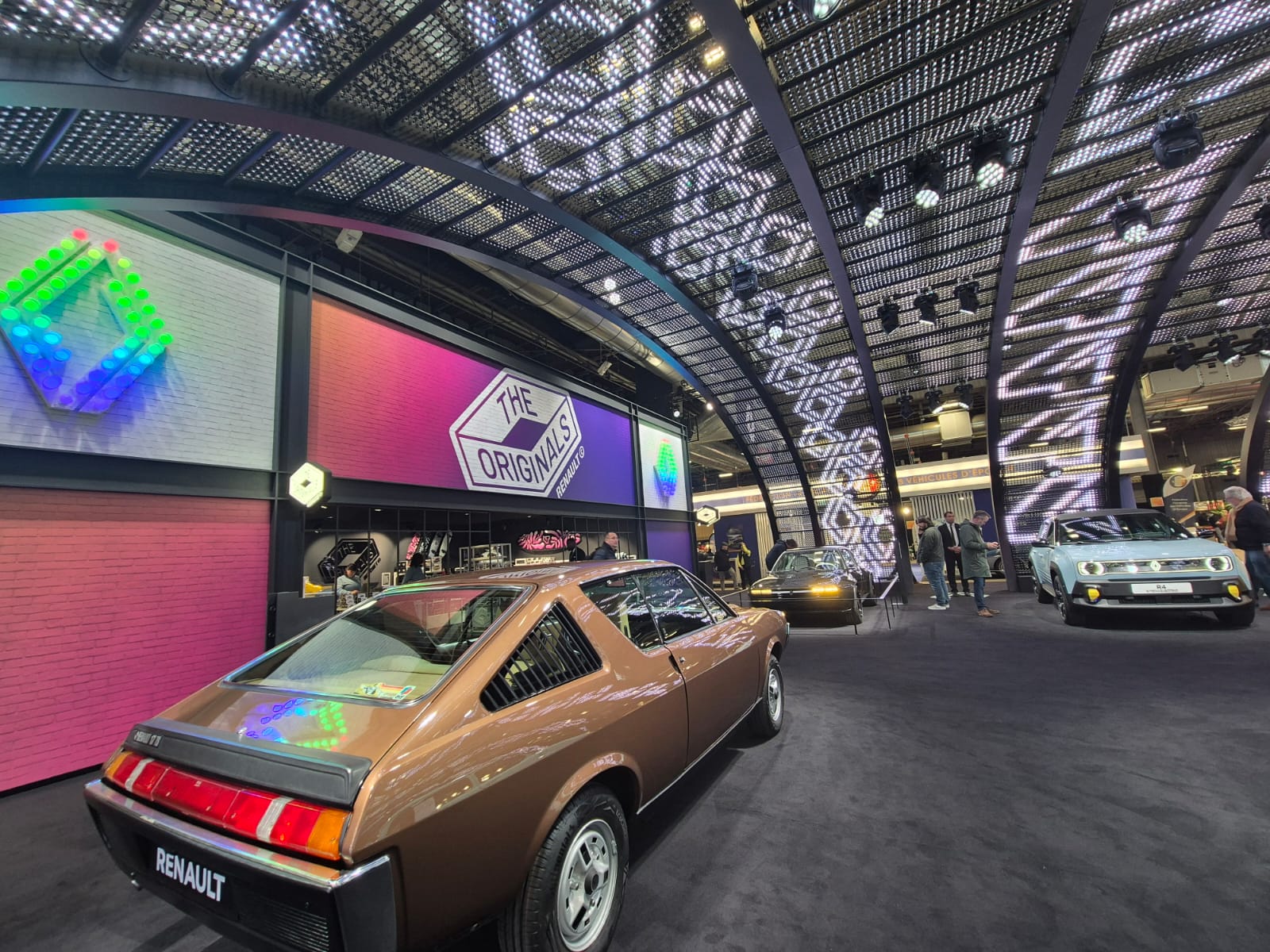 ledbox-retromobile-renault-2025-03