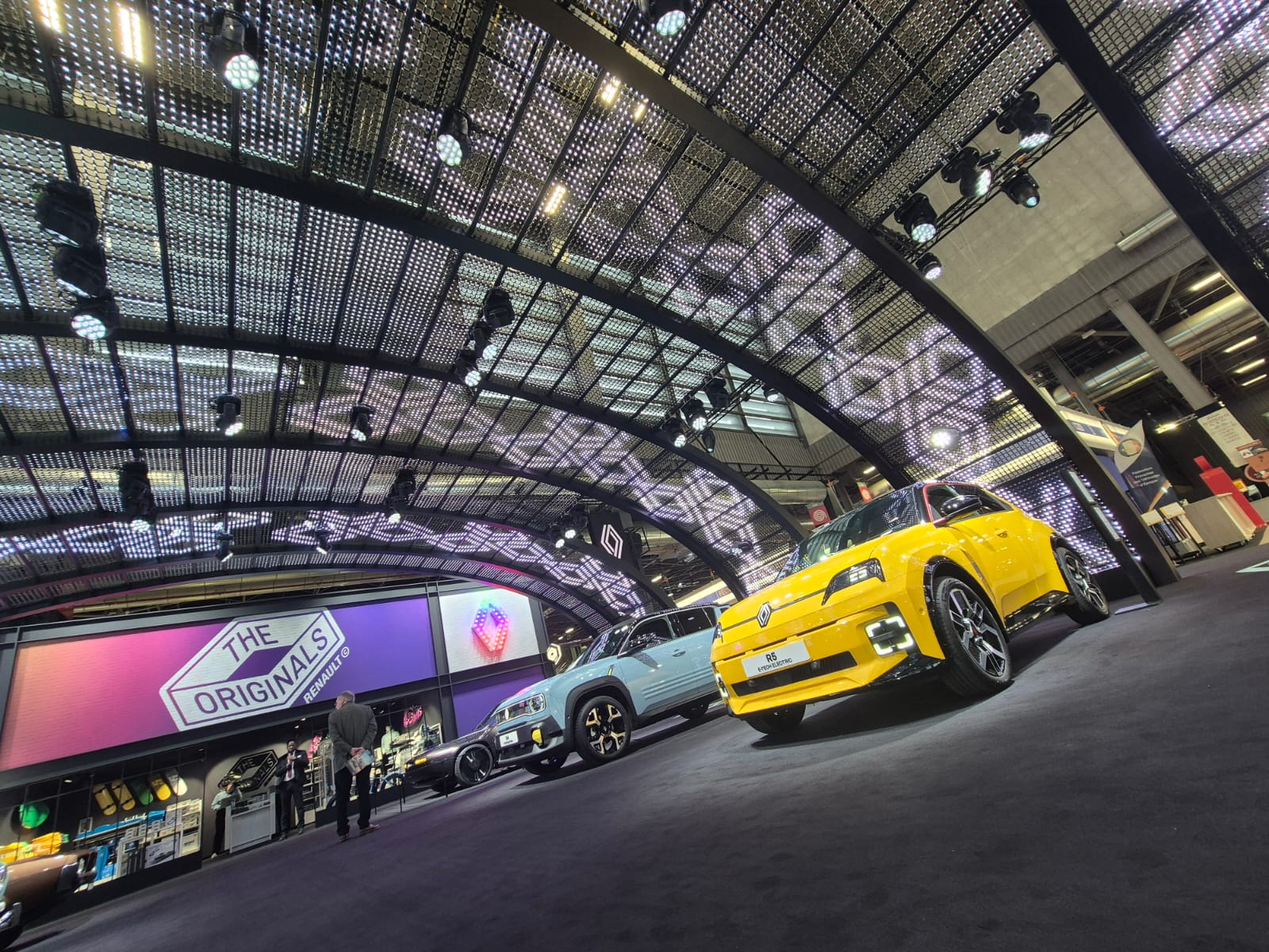 ledbox-retromobile-renault-2025-06