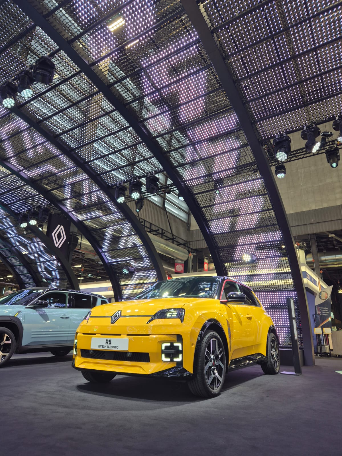 ledbox-retromobile-renault-2025-08