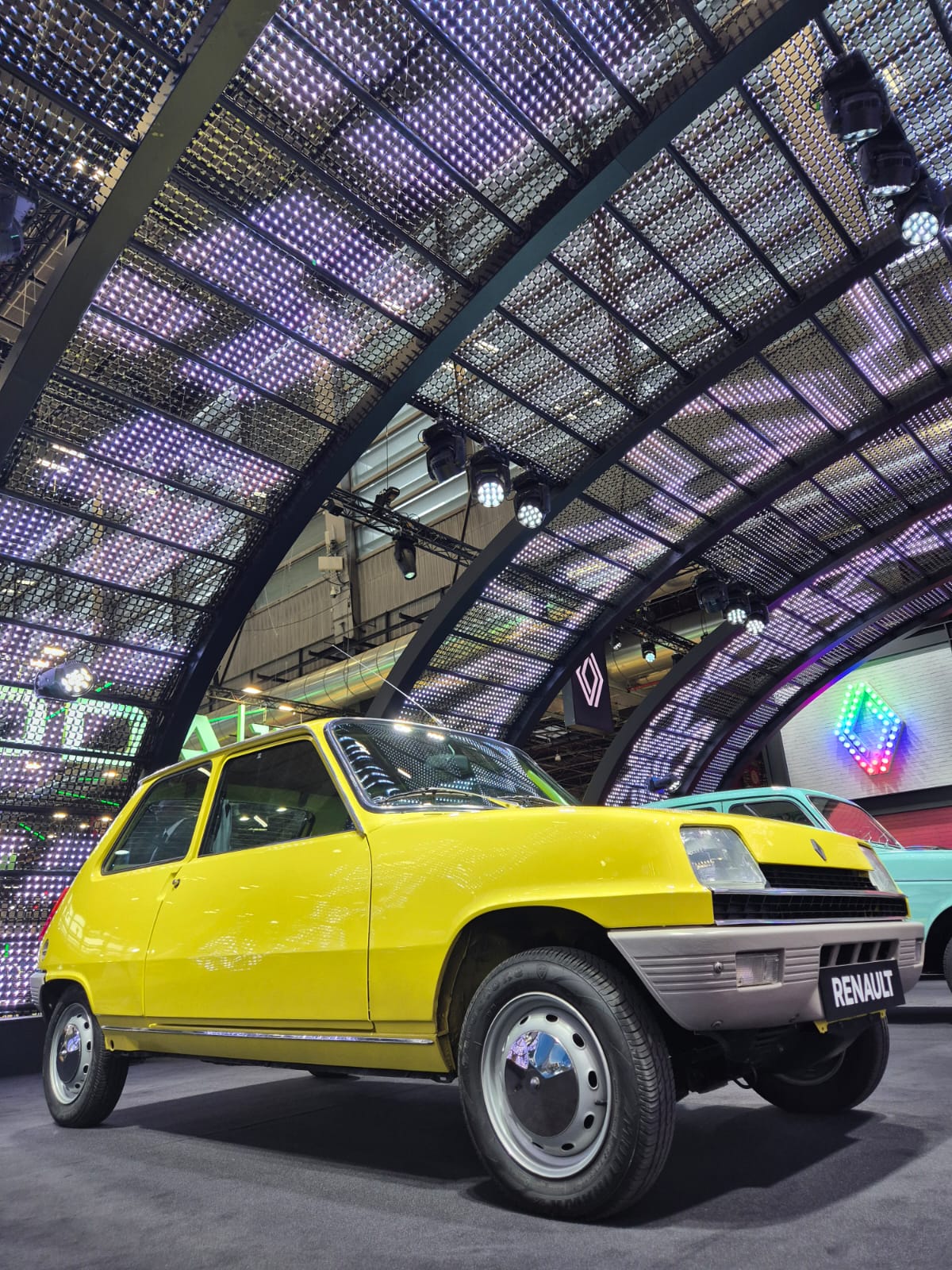 ledbox-retromobile-renault-2025-09