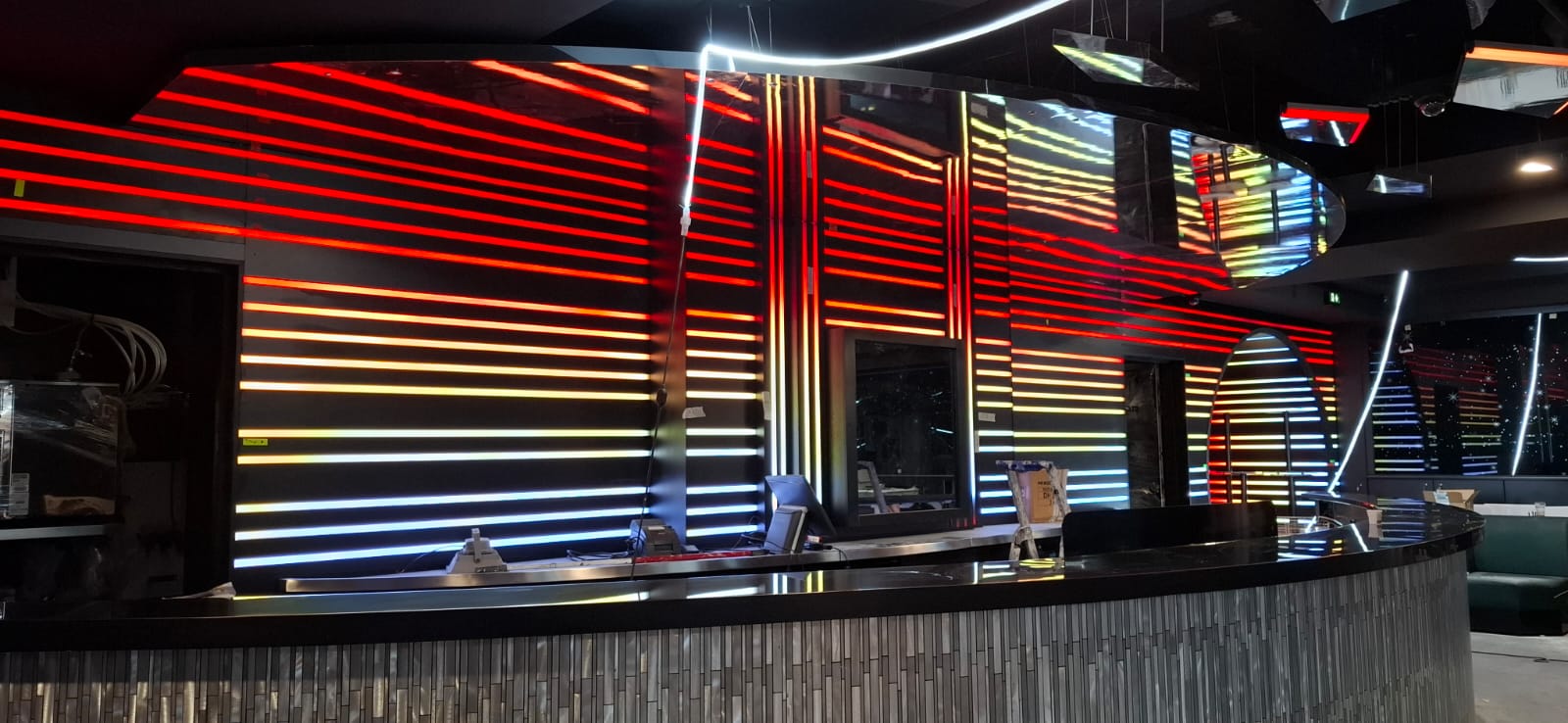 ledbox-realisation-archi-metropolis-cosmos-06