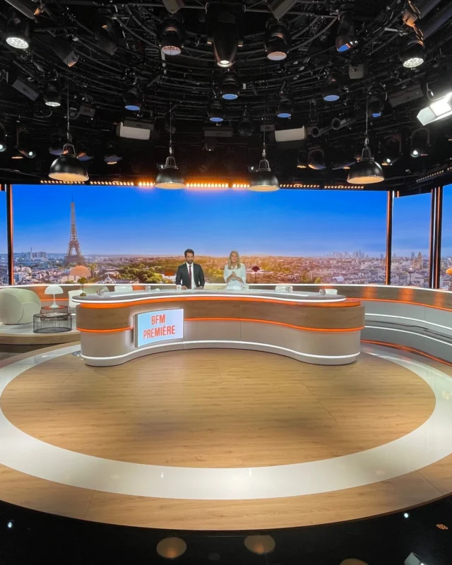 @bfmtv - LA MATINALE
📍Paris, France
TV Set by Valérie Lisnyj x AFTER
Creative Led by @ledboxcompany
📷 © @valerie_lisnyj 
—— Learn more ——
www.ledbox.fr/