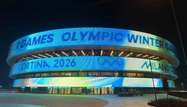 Arena Santa Giulia — Media Façade monumentale
📍 Milan, Italie
By Arena Milano / Santa Giulia District
🎥 Maîtrise d’ouvrage : CTS Eventim
🧠 Architecture : David Chipperfield Architects & Arup
💡 Conception lumière : Arup & DCA
🔩 Fabrication LED : Griven
🏗️ Implémentation : Consorzio Eteria
— Learn more —
www.ledbox.fr/blog/