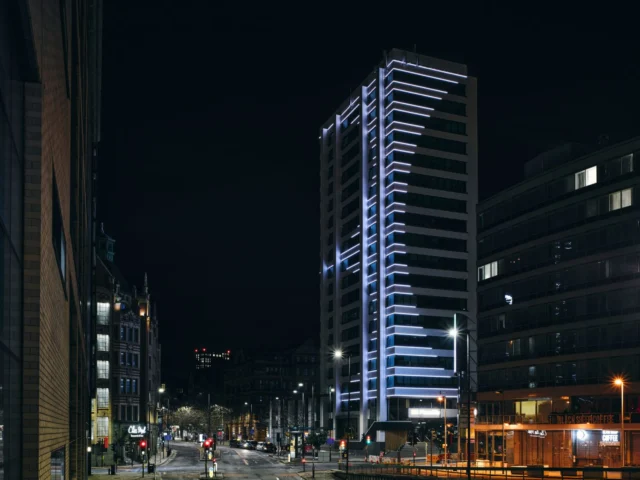 [BLOG] Le déploiement du media-façade du 111 Piccadilly démontre trois avantages majeurs des solutions LED actuelles pour le secteur tertiaire et architectural.
------------
➜ À découvrir dans l’article.
https://ledbox.fr/media-facade/111-piccadilly/
------------
#urbanlighting #architecturallighting #mediafacade