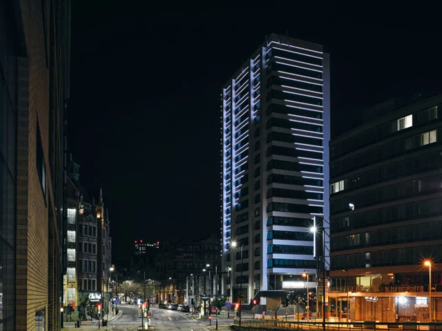 [BLOG] Le déploiement du media-façade du 111 Piccadilly démontre trois avantages majeurs des solutions LED actuelles pour le secteur tertiaire et architectural.
------------
➜ À découvrir dans l’article.
https://ledbox.fr/media-facade/111-piccadilly/
------------
#urbanlighting #architecturallighting #mediafacade
